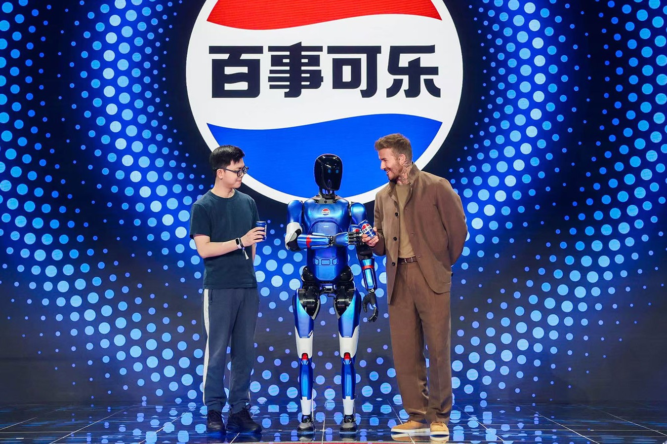太阳成机器人携手百事中国共创“百事蓝宝” 共燃渴望新章
